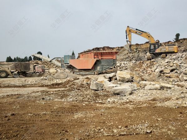 履帶式移動(dòng)破碎站應(yīng)用現(xiàn)場